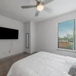 Park West 450 1Bedroom Suite, Pool, Gym, Parking