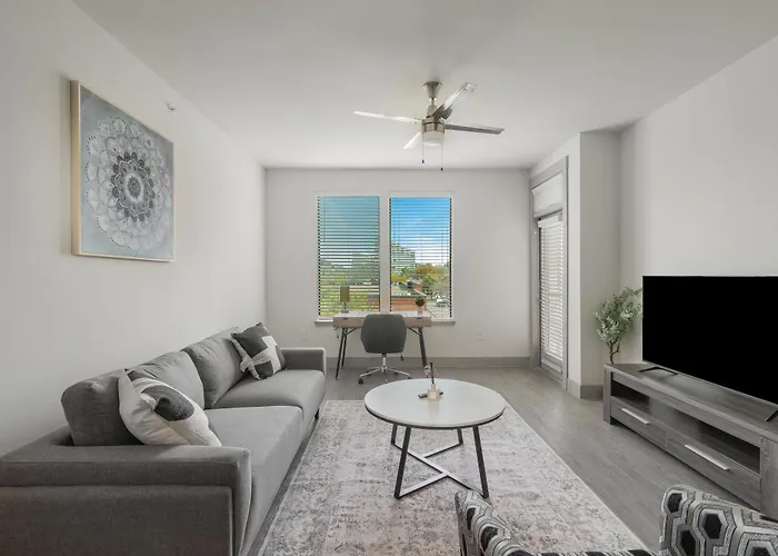 Park West 450 1Bedroom Suite, Pool, Gym, Parking