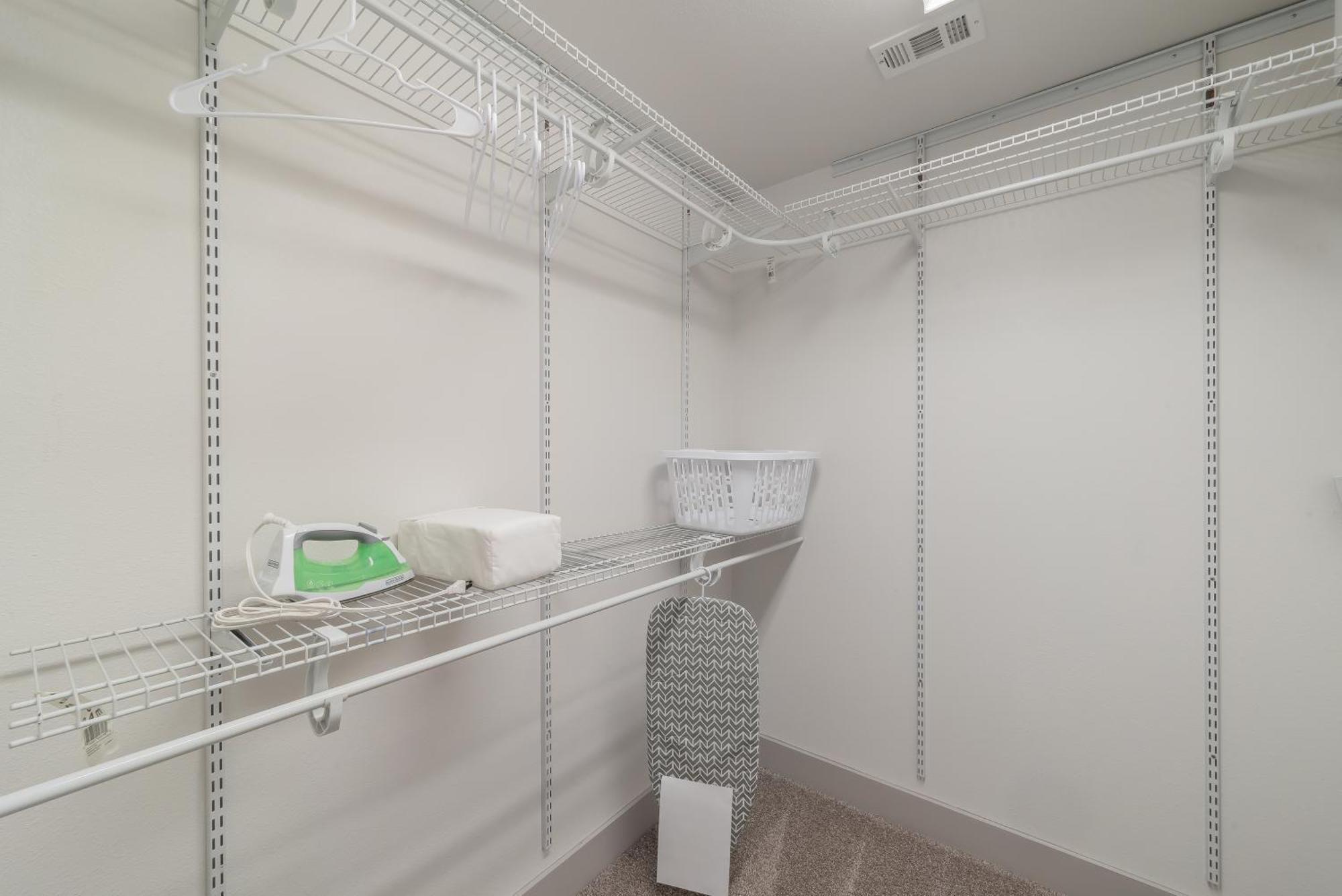 Apartment Park West 450 1bedroom Suite, Pool, Gym, Parking