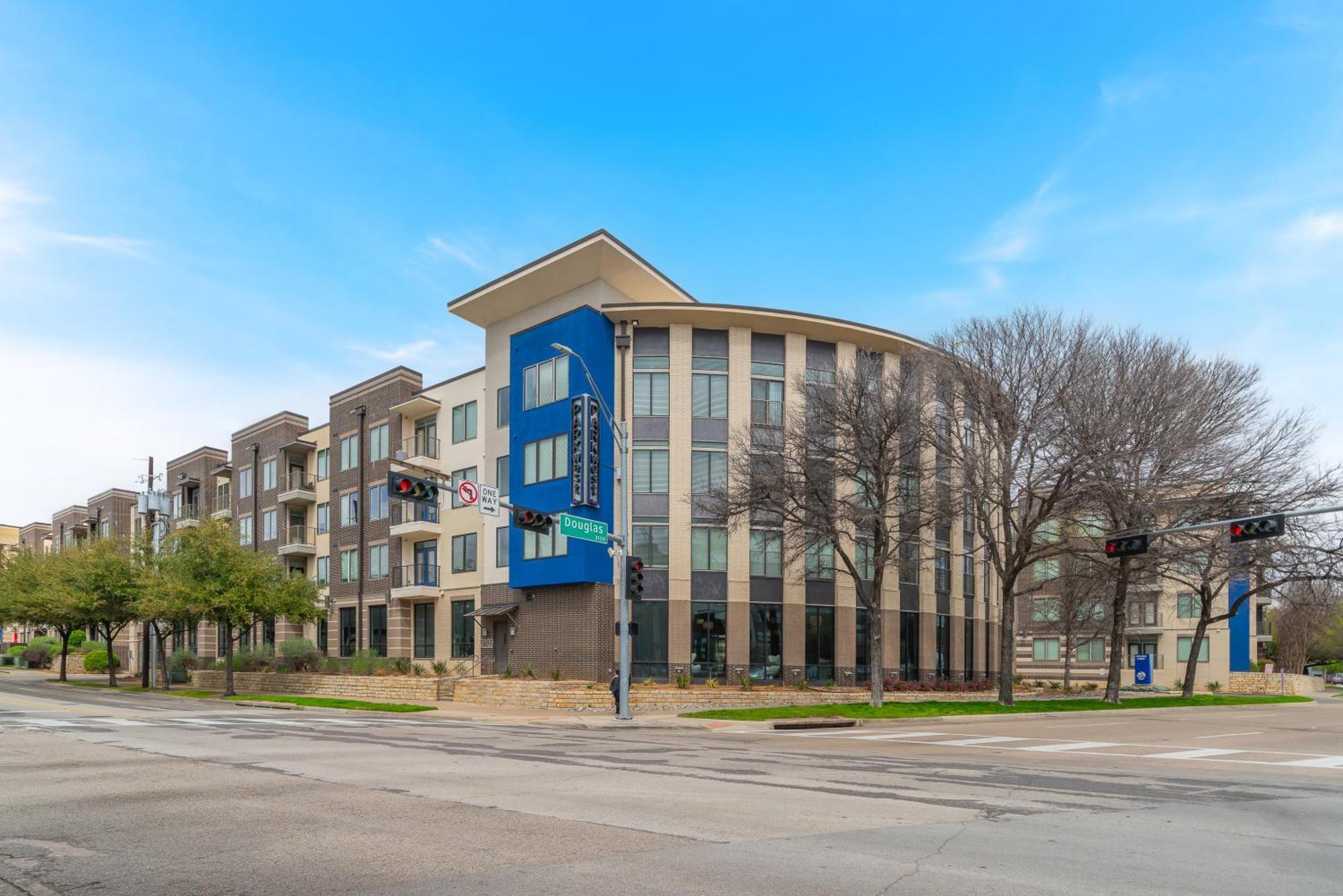 Apartment Park West 450 1bedroom Suite, Pool, Gym, Parking