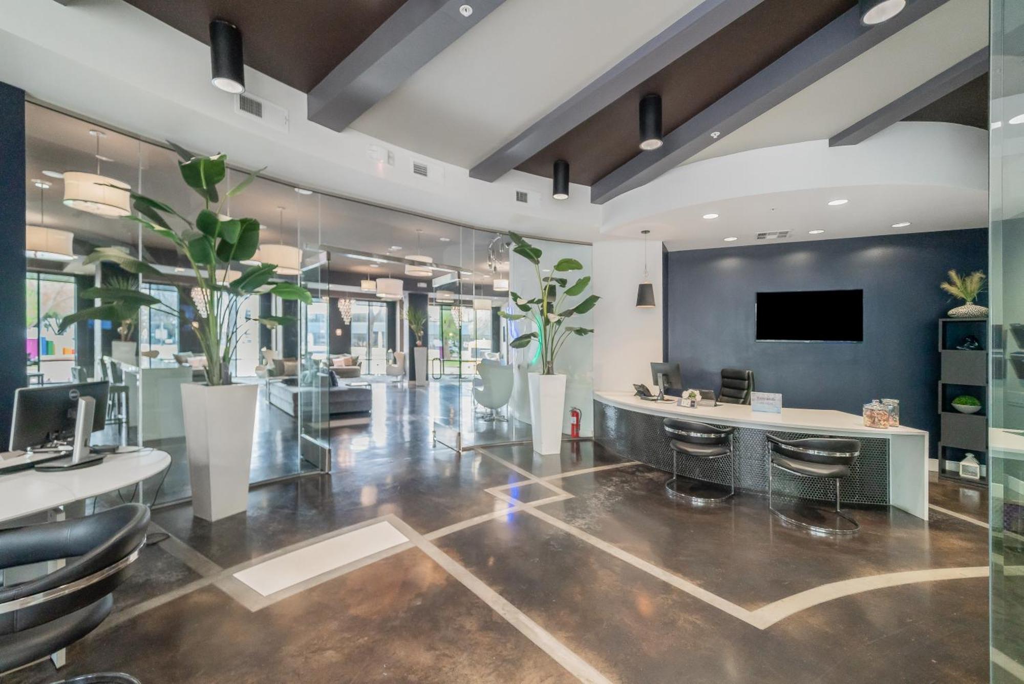 Apartamento Park West 450 1bedroom Suite, Pool, Gym, Parking *