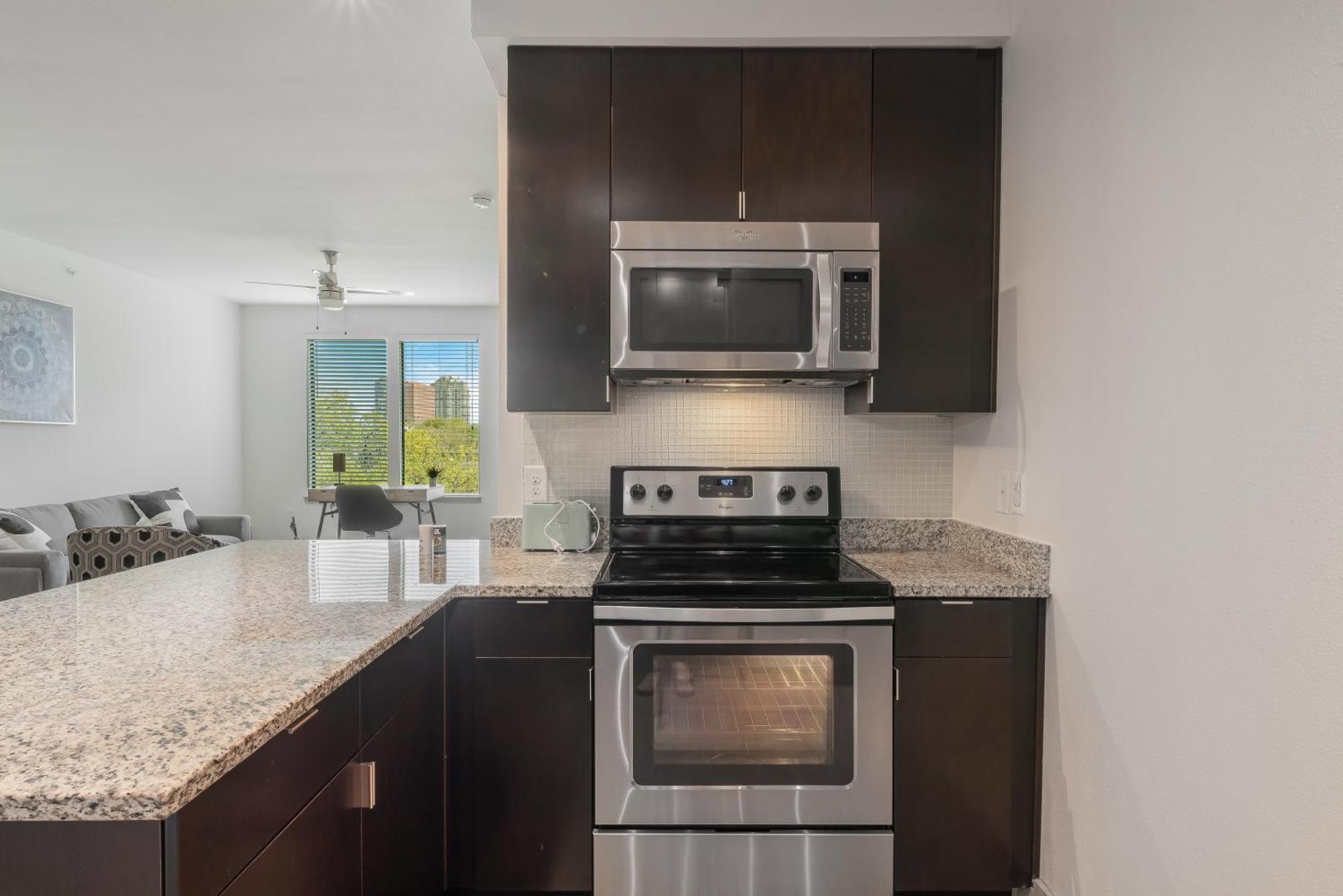 Park West 450 1bedroom Suite, Pool, Gym, Parking Apartment *