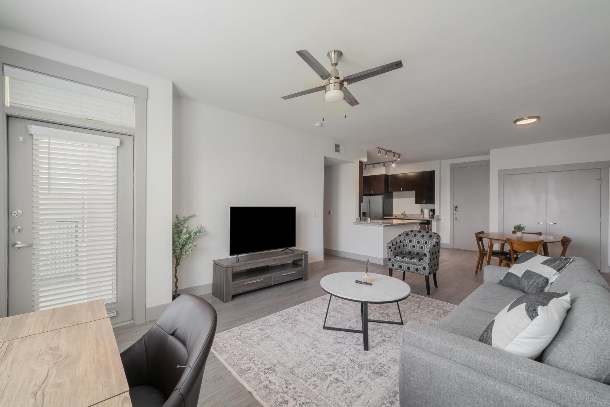 Park West 450 1bedroom Suite, Pool, Gym, Parking Dallas