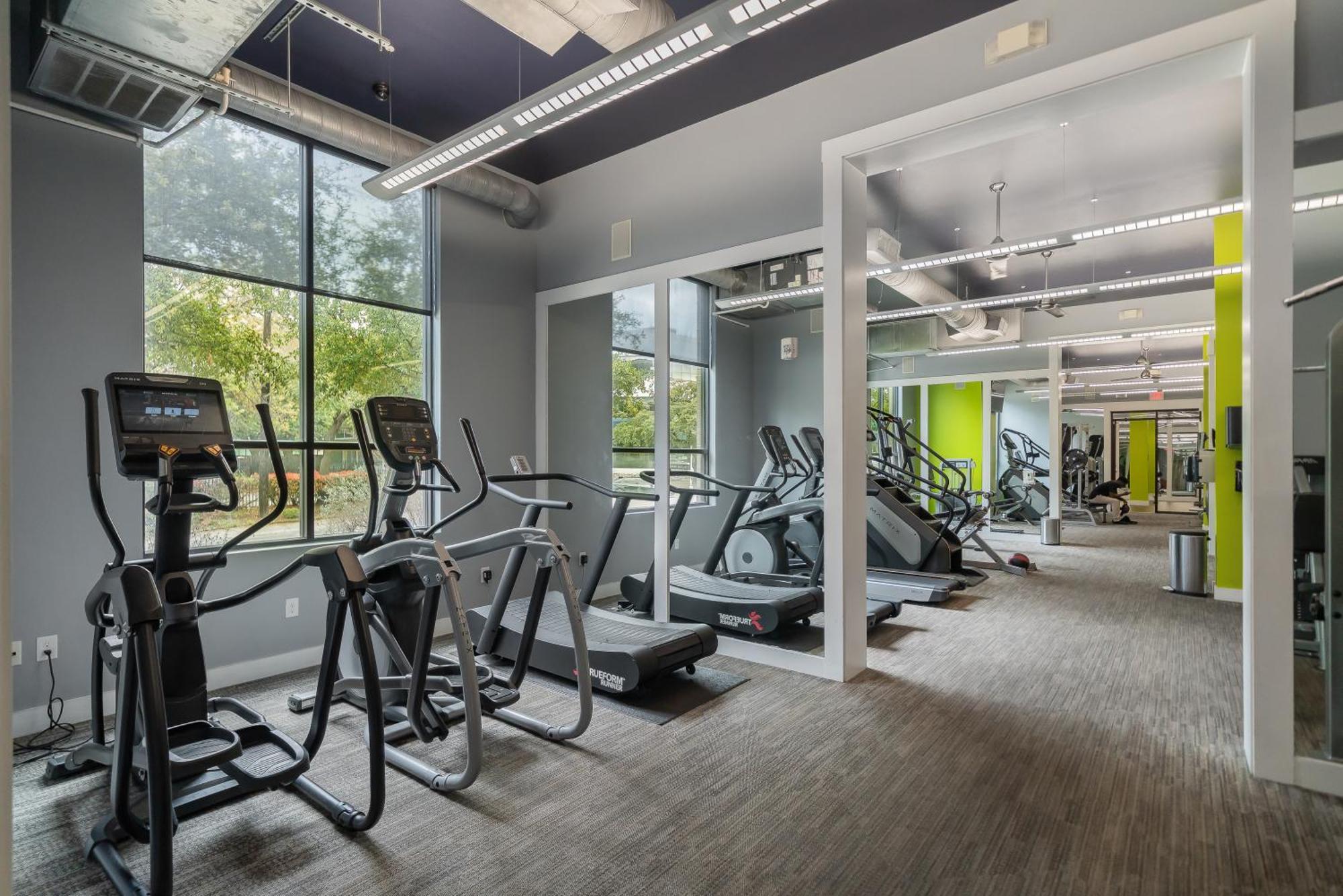 Park West 450 1bedroom Suite, Pool, Gym, Parking Apartment *
